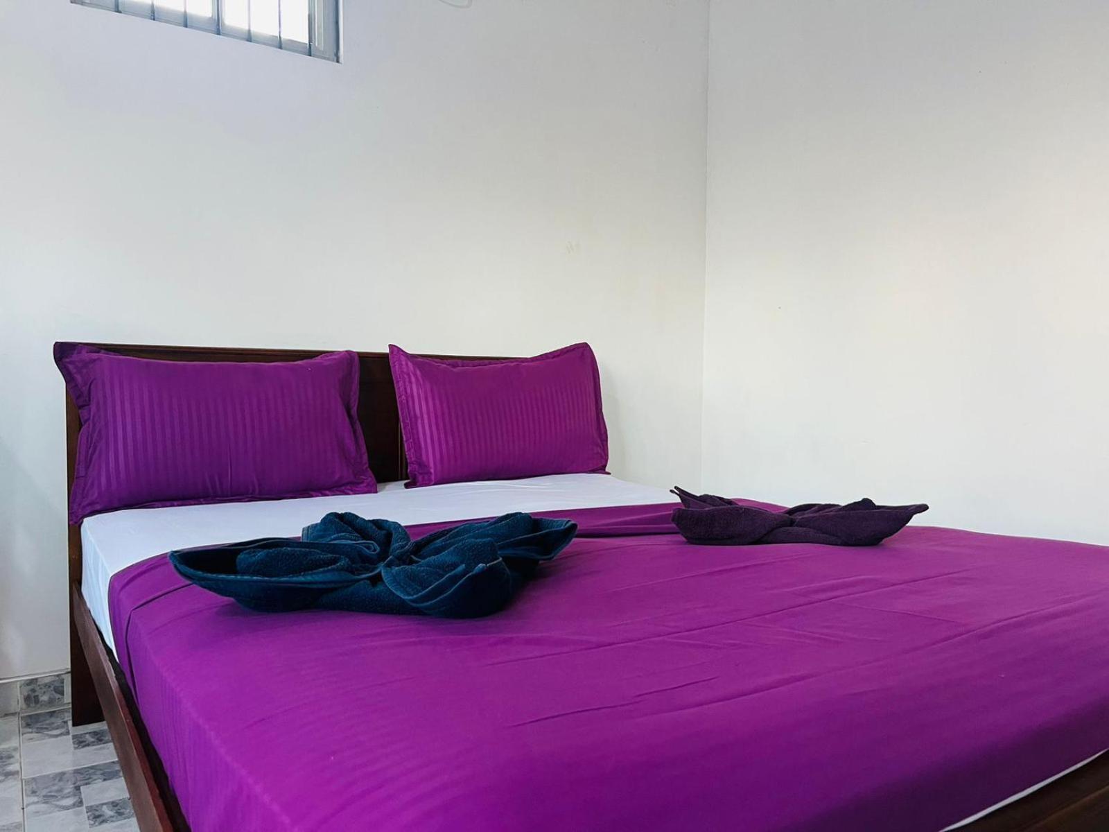 Honey Beach Hostel Негомбо Экстерьер фото