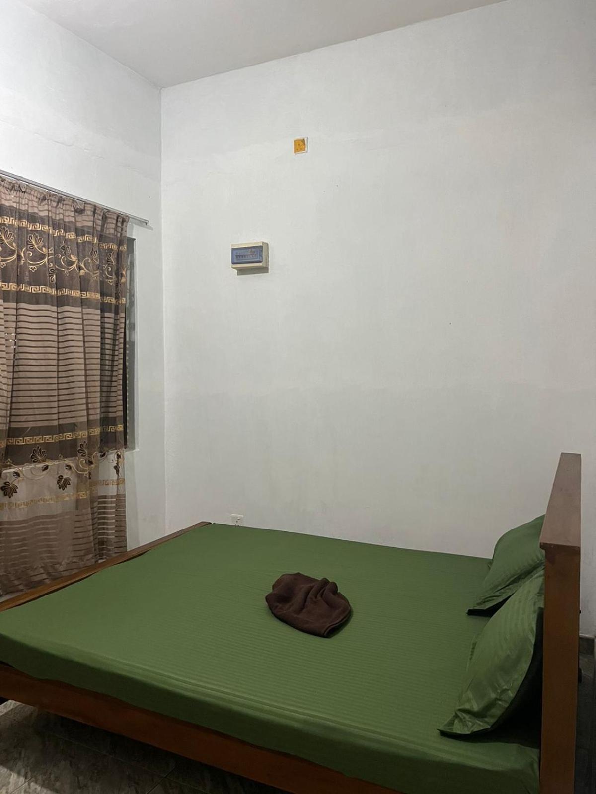 Honey Beach Hostel Негомбо Экстерьер фото