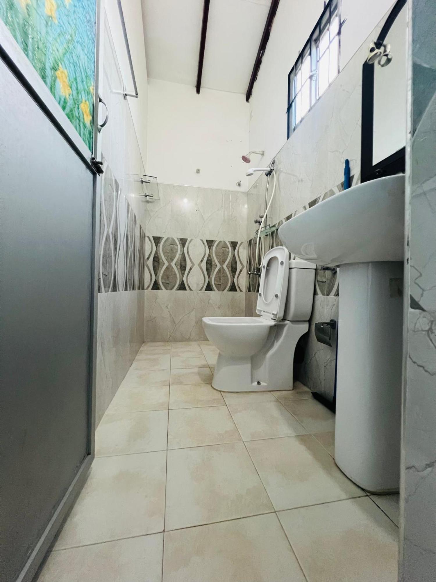 Honey Beach Hostel Негомбо Экстерьер фото