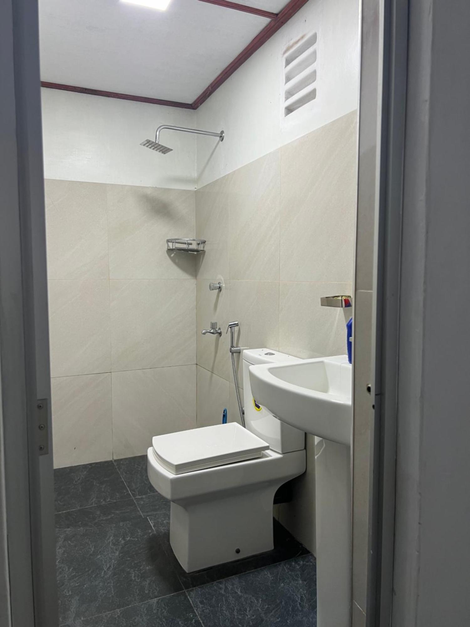 Honey Beach Hostel Негомбо Экстерьер фото